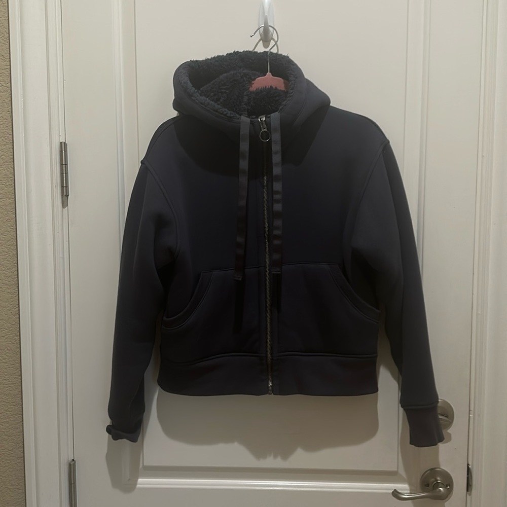 Athleta good condition and super clean XS zip up navy plush sweatshirt.